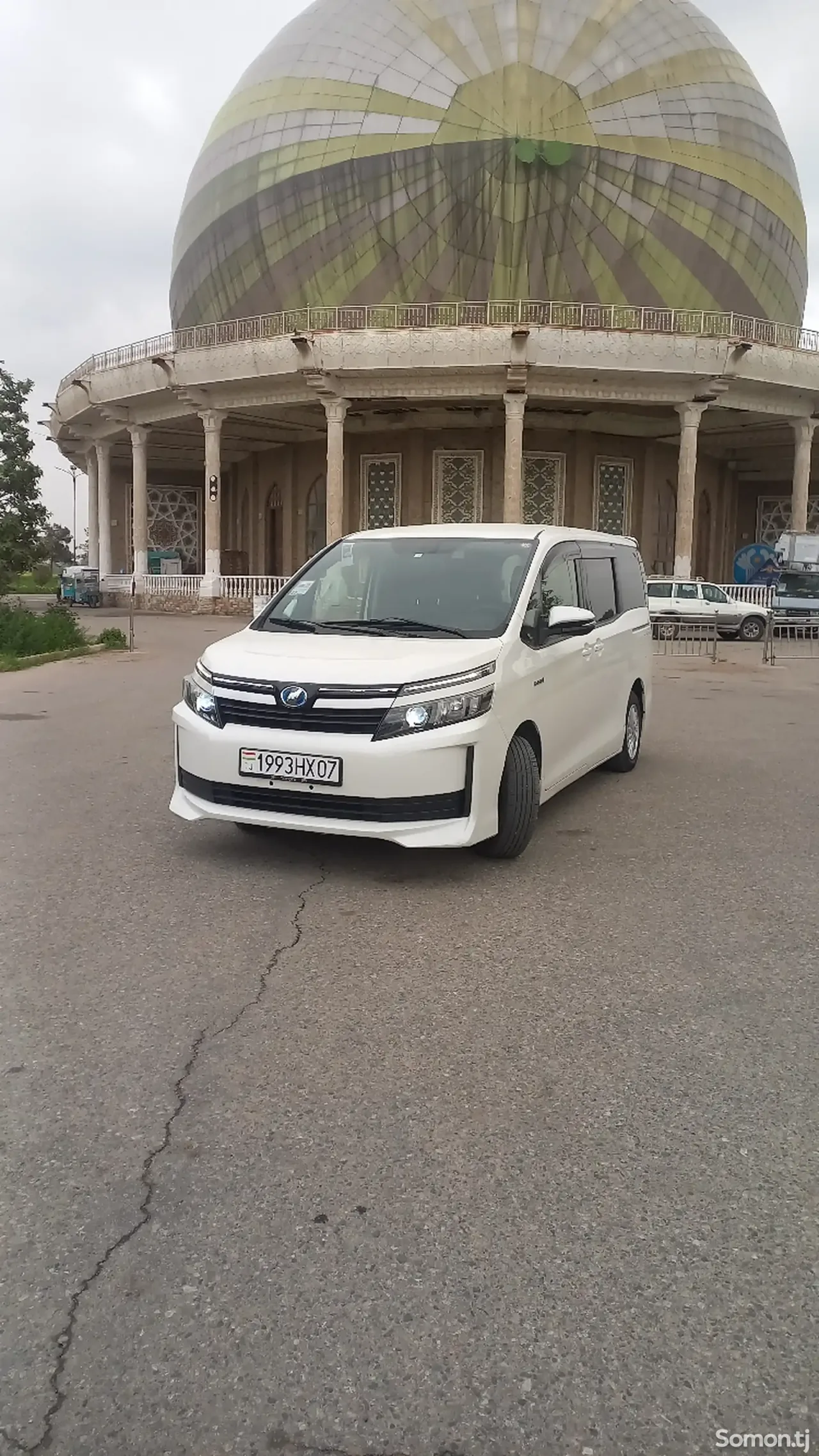 Toyota Voxy 2014 · 2.0 CVT