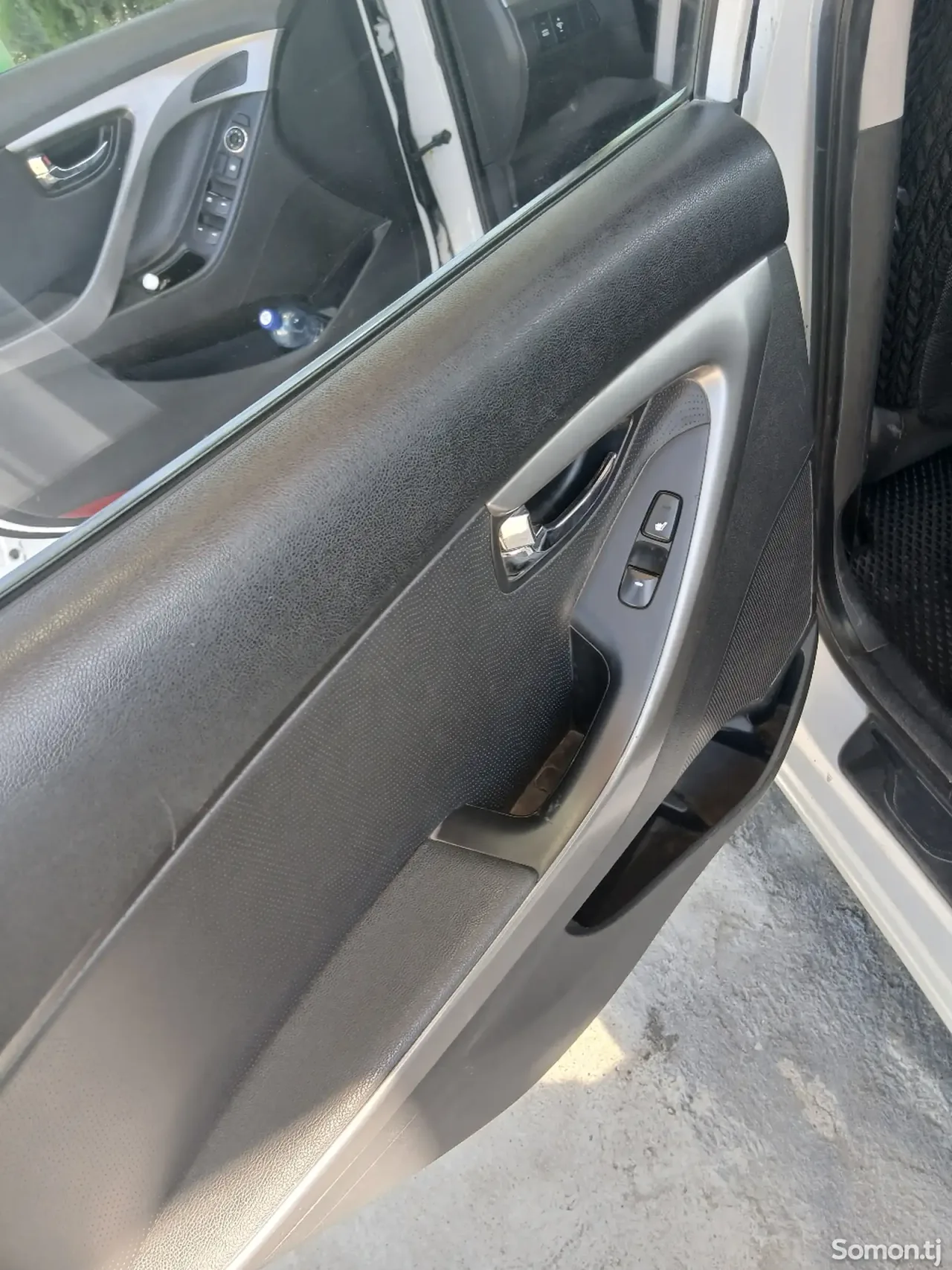 Hyundai Avante 2011 · 1.6 AT