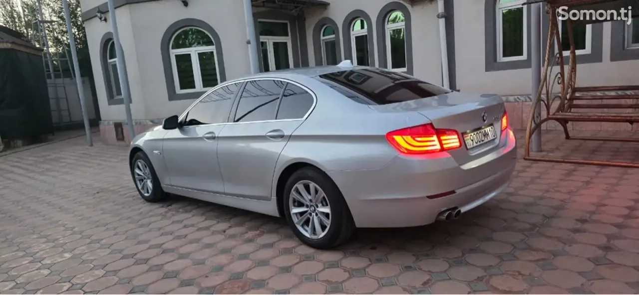 BMW M5 2012 · 2.2 AT