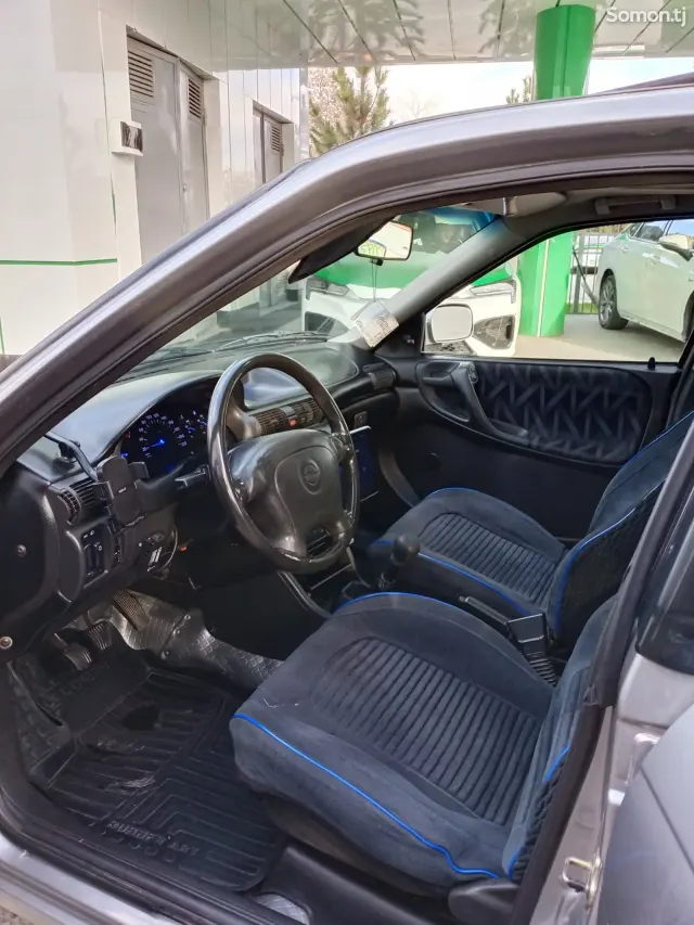 Opel Astra F 1996 · 1.6 MT