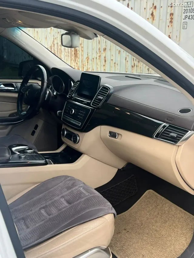 Mercedes-Benz GLS 2017 · 5.5 AT