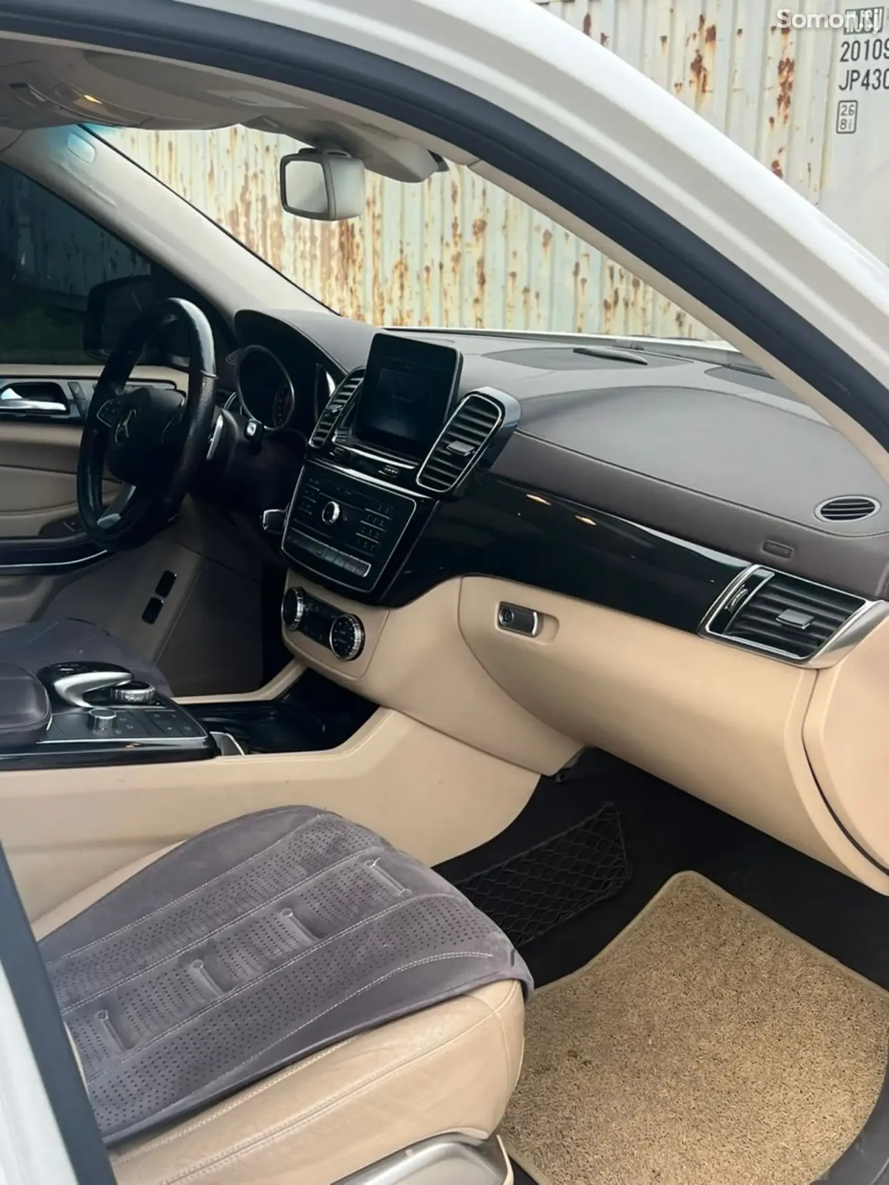 Mercedes-Benz GLS 2017 · 5.5 AT