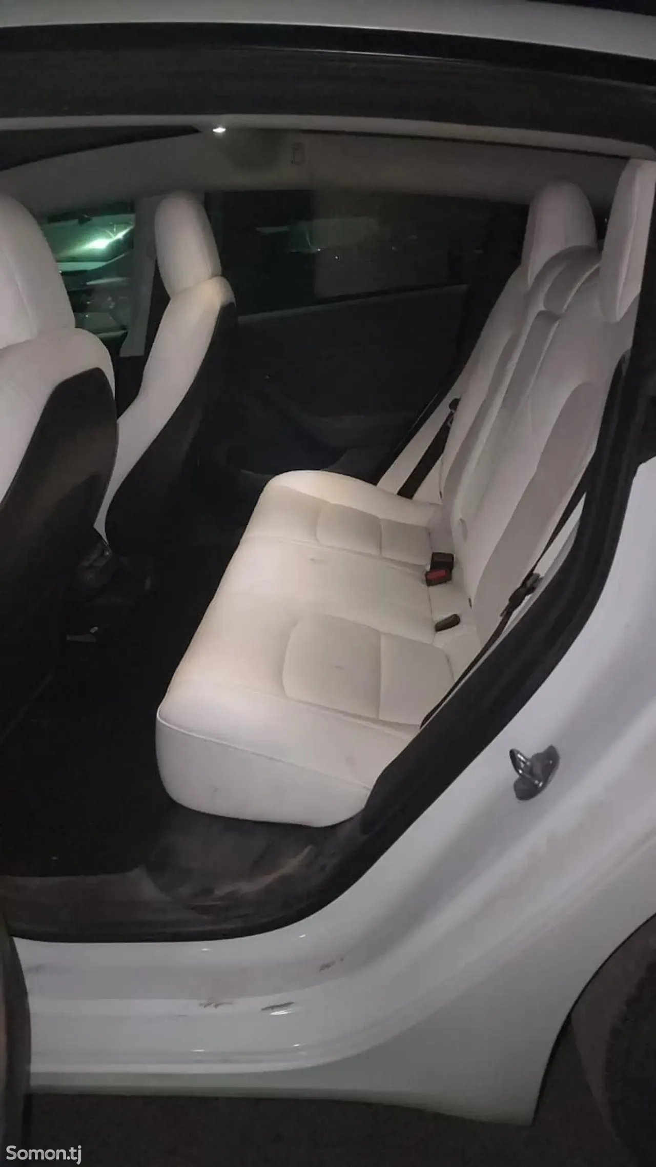 Tesla Model 3 2022 · AT