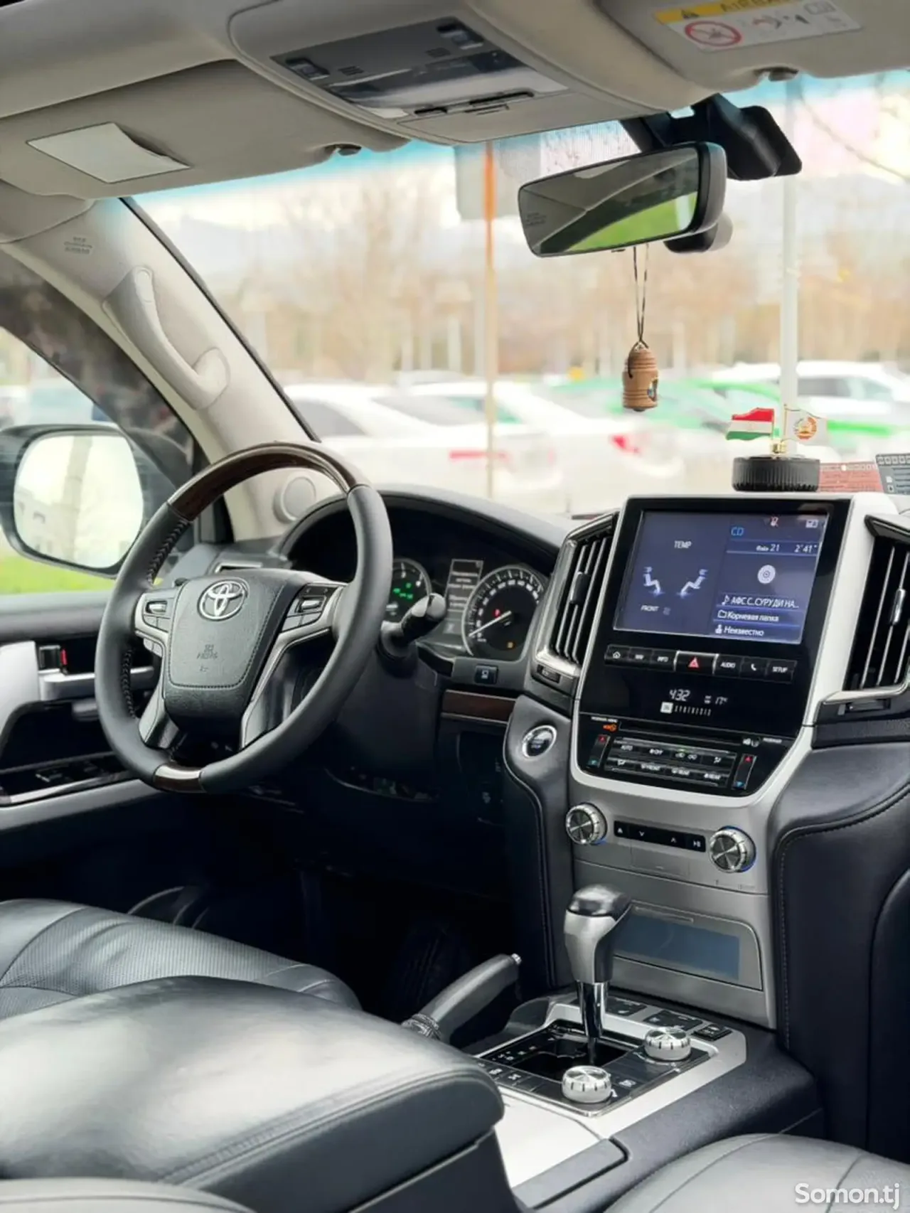 Toyota Land Cruiser 2017 · 4.5 AT