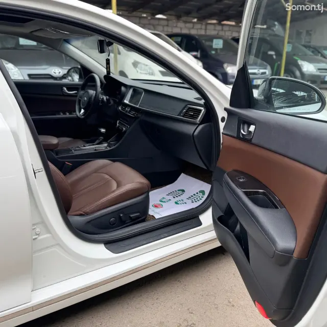 Kia K5 2016 · 1.7 AT