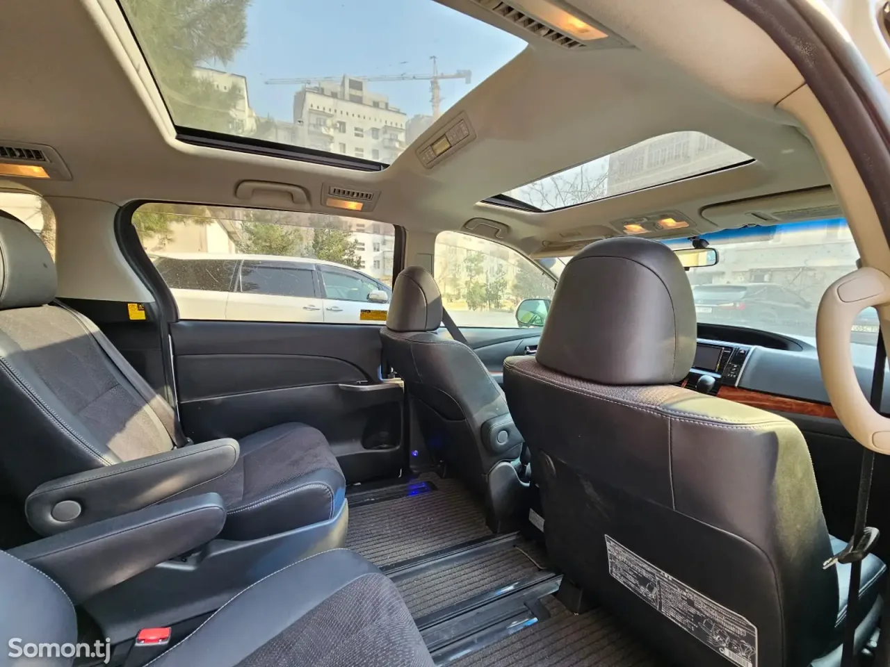 Toyota Estima 2014 · 2.4 AT