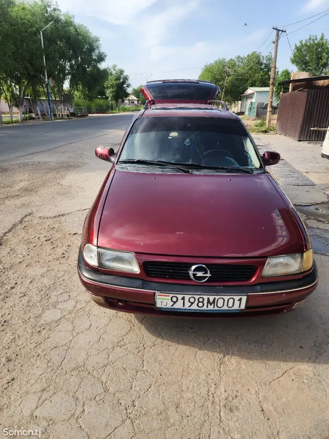 Opel Astra F 1995 · 1.6 MT