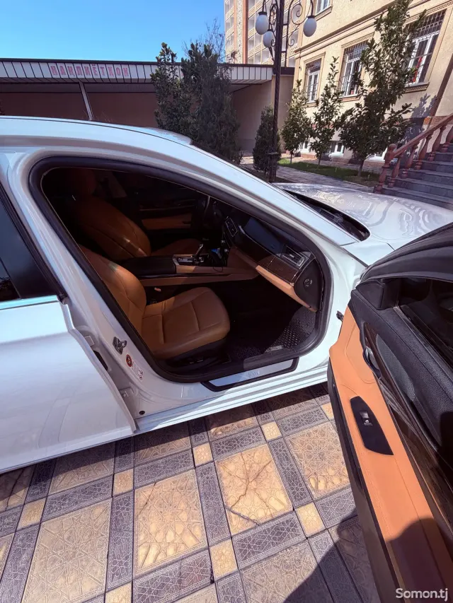 BMW 7 series 2010 · 3.0 AT