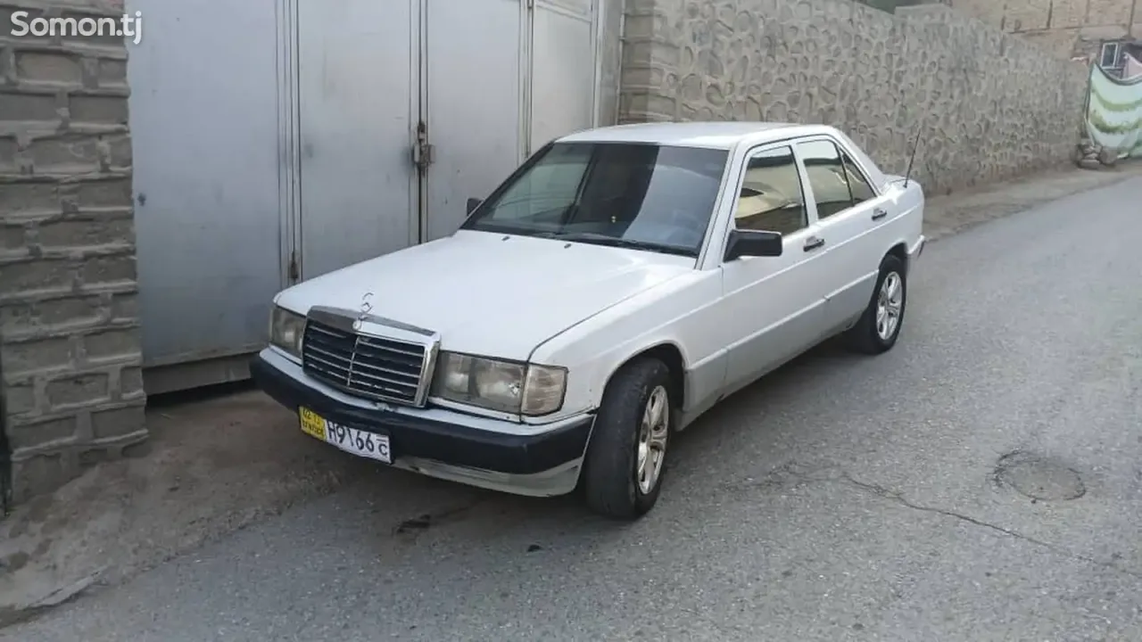 Mercedes-Benz W201 1991 · 2.0 MT