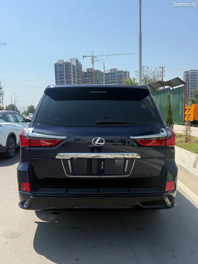 Lexus LX series 2017 · 5.7 AT
