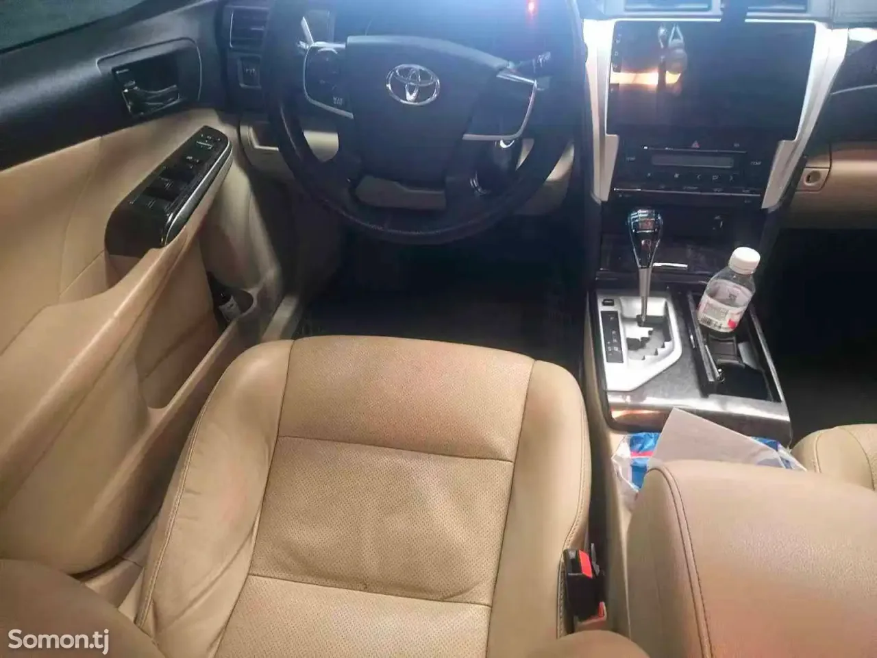 Toyota Camry 2015 · 2.0 AT