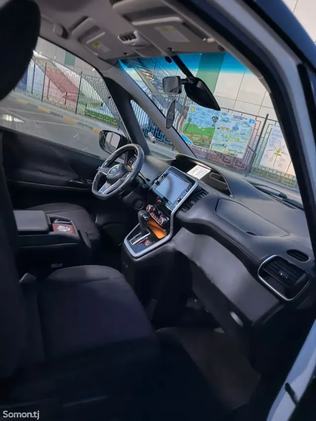 Nissan Serena 2016 · 2.0 AT