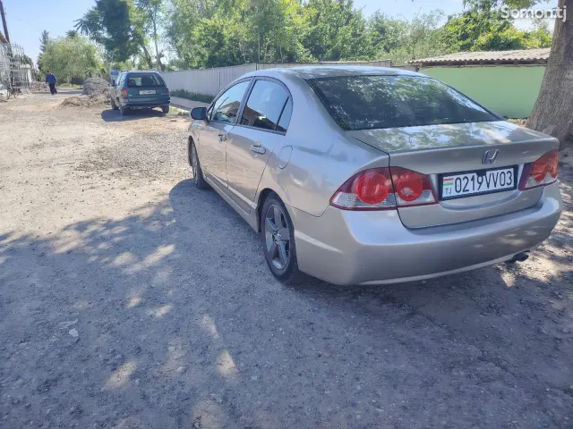 Honda Civic 2006 · 1.6 AT