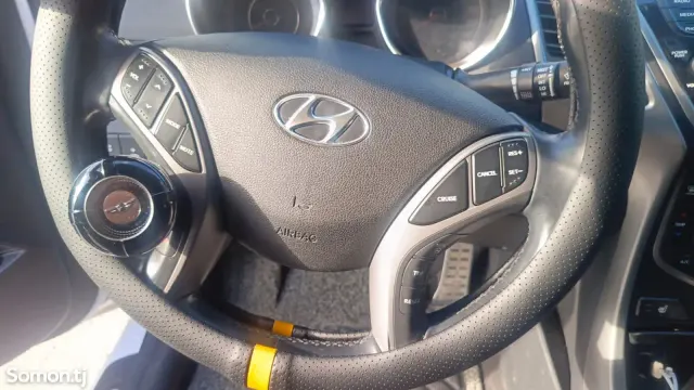 Hyundai Avante 2014 · AT
