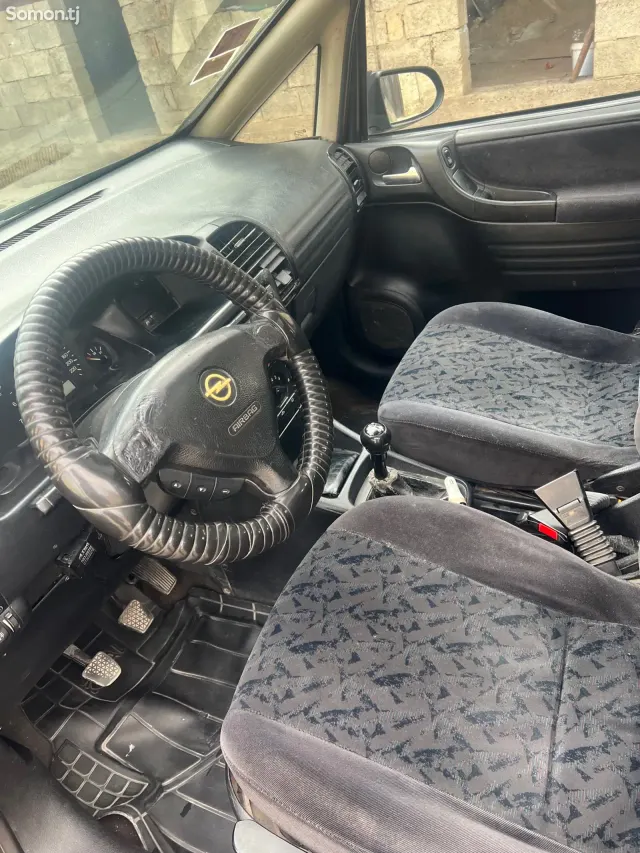 Opel Zafira 1999 · 1.6 MT