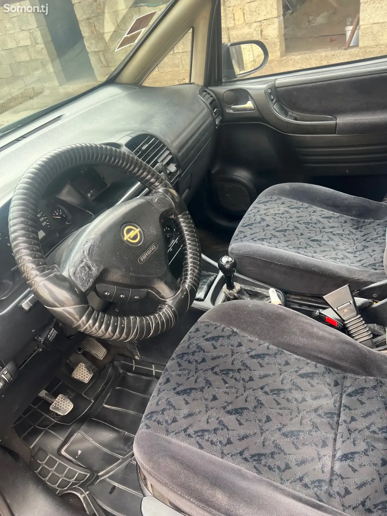 Opel Zafira 1999 · 1.6 MT