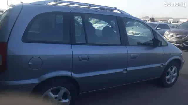 Opel Zafira 2003 · 1.8 MT