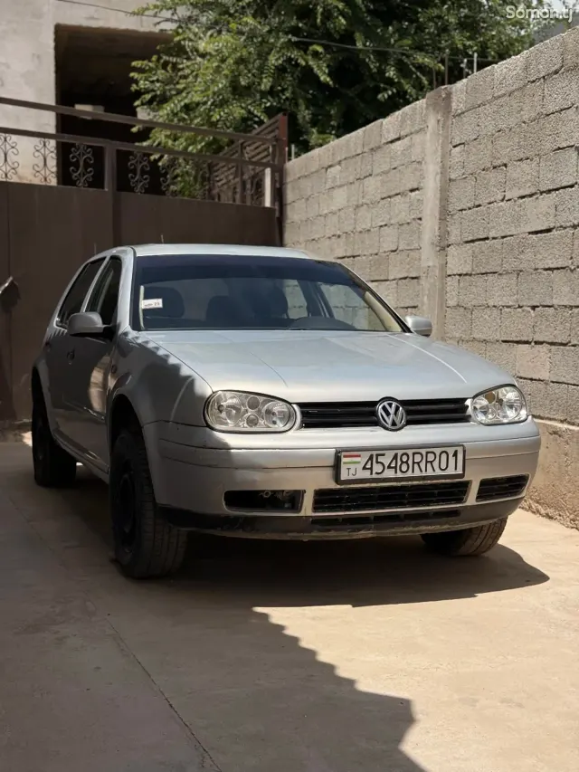 Volkswagen Golf 1997 · 1.6 MT
