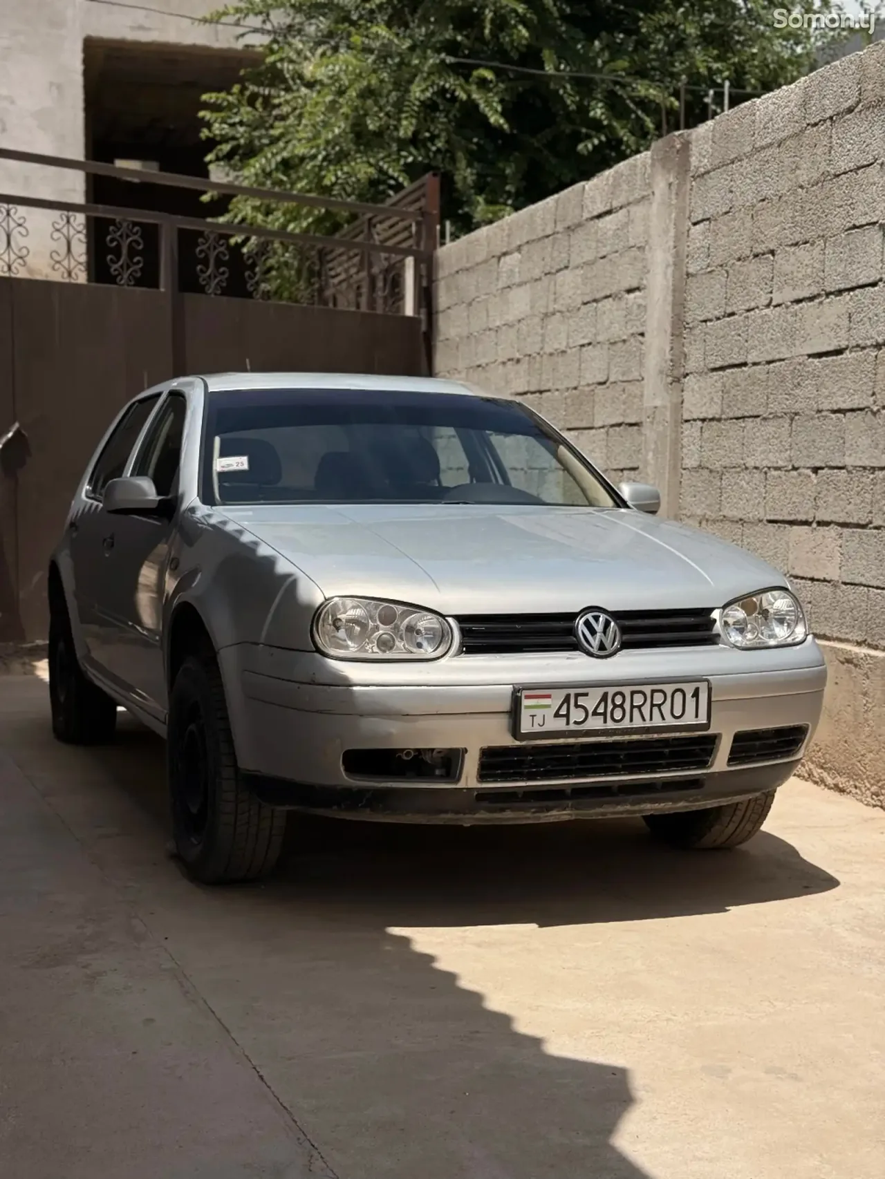 Volkswagen Golf 1997 · 1.6 MT
