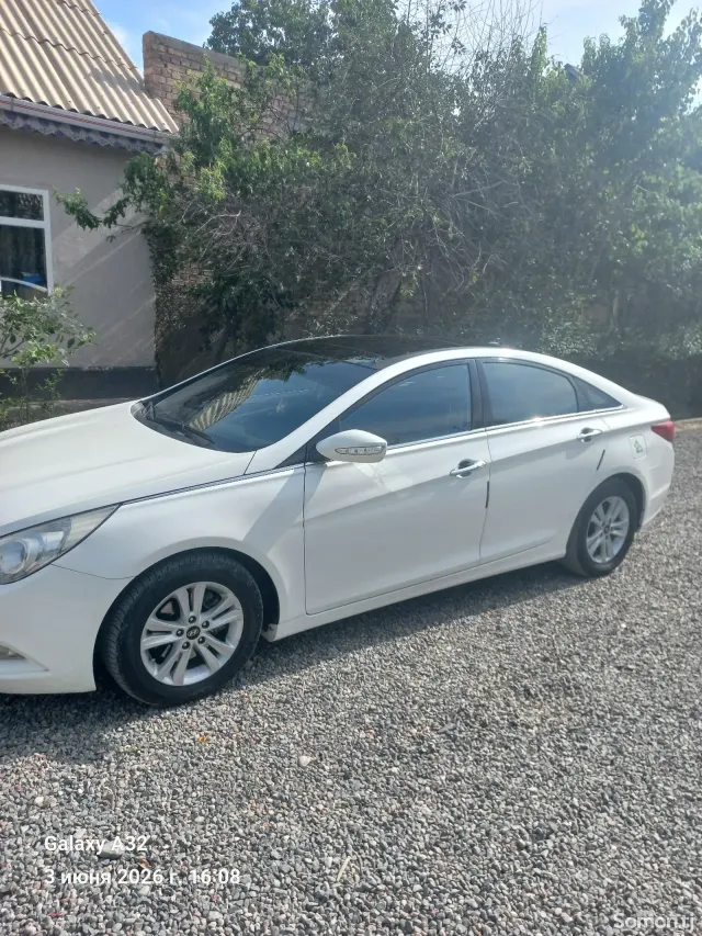 Hyundai Sonata 2010 · 2.4 AT