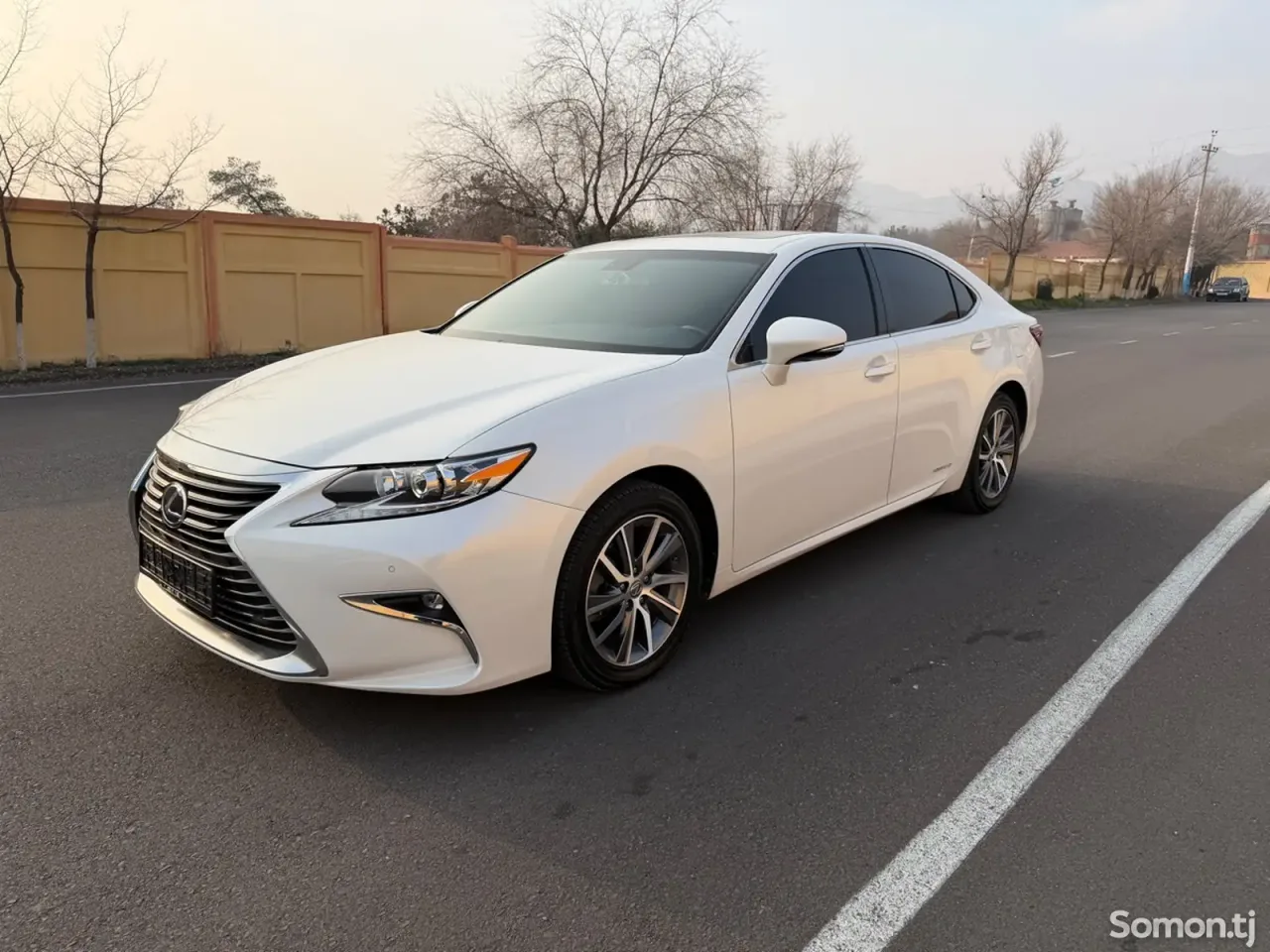 Lexus ES series 2016 · 3.0 AT