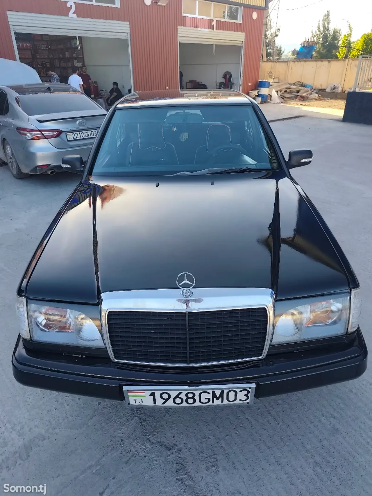 Mercedes-Benz W124 1988 · 2.5 MT