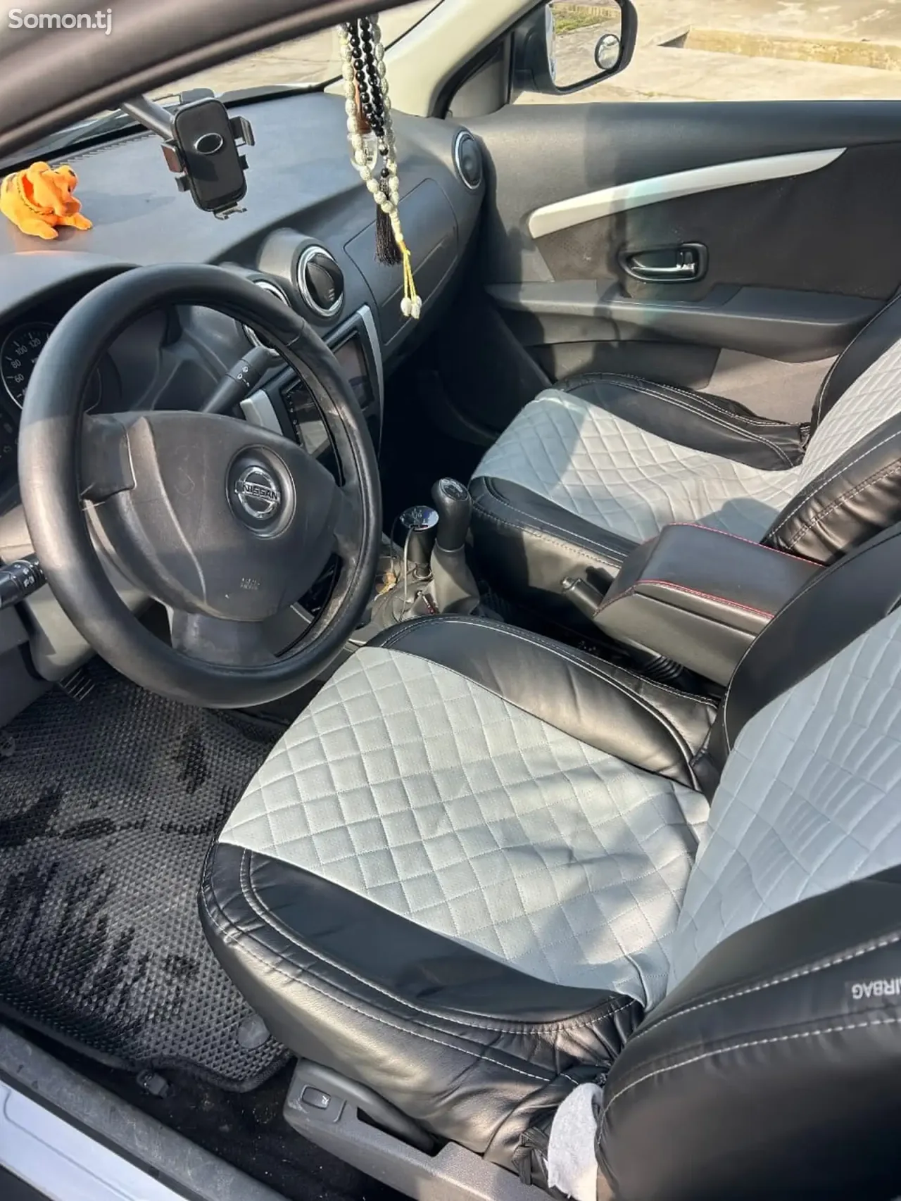 Nissan Almera 2014 · 1.6 MT