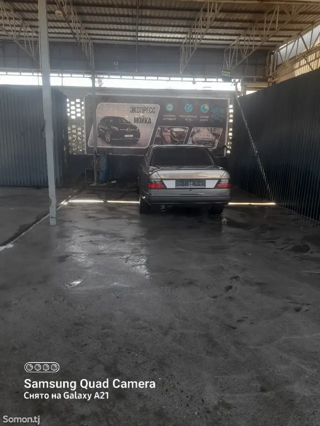 Mercedes-Benz W124 1988 · 2.0 MT