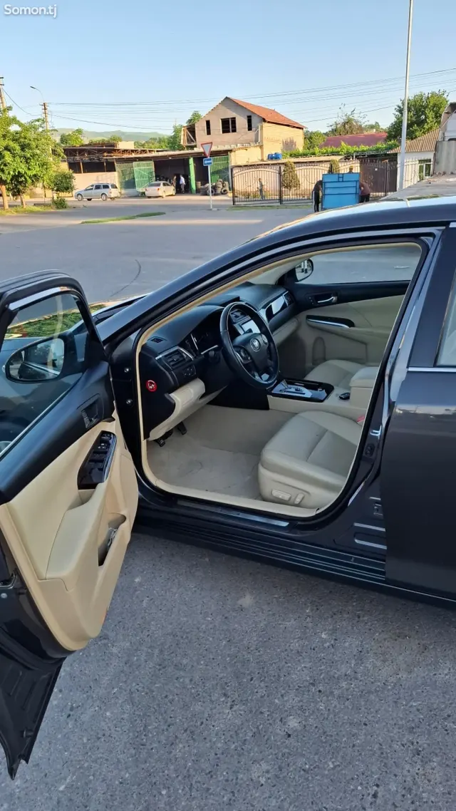 Toyota Camry 2016 · 2.5 AT