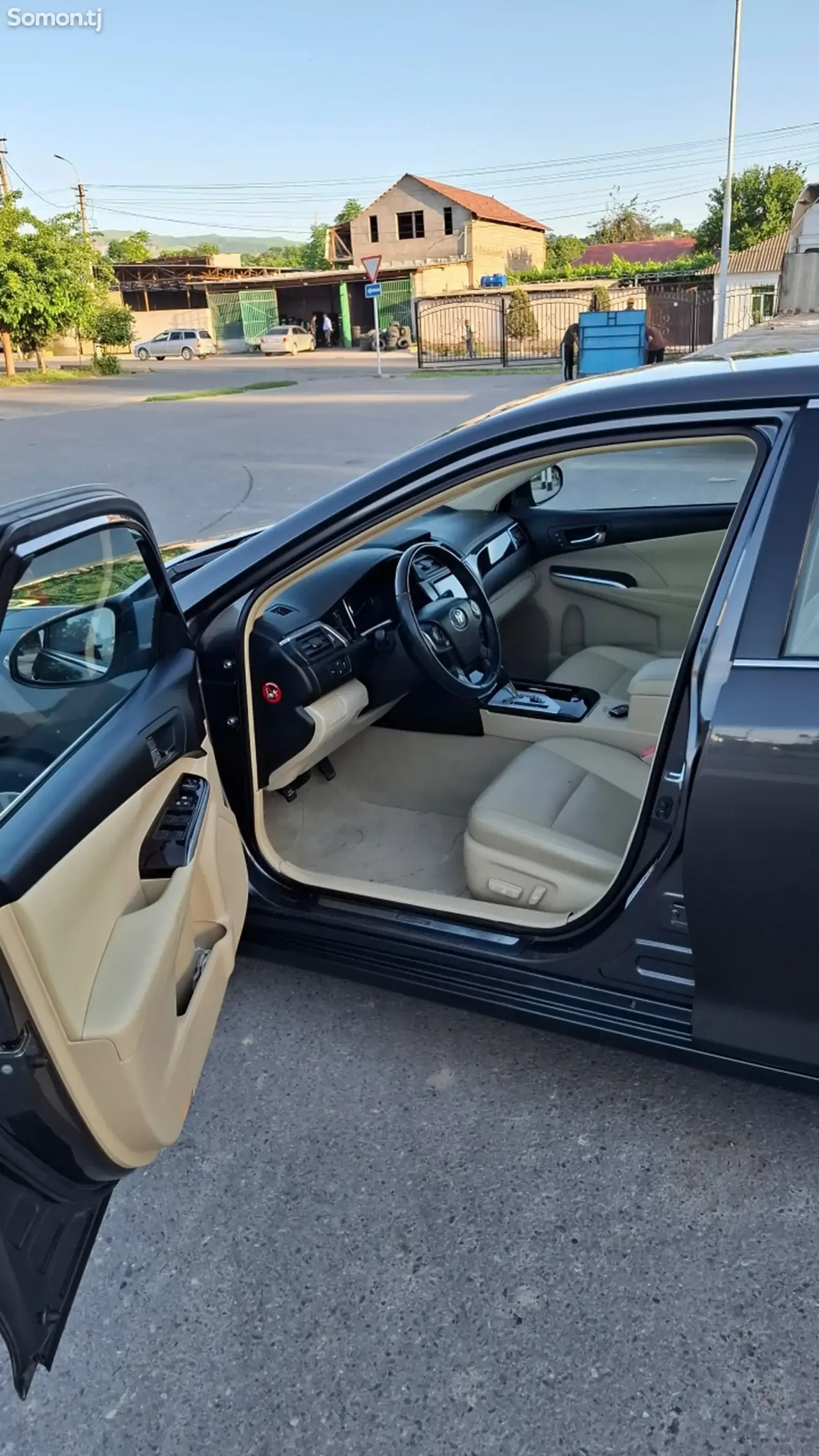 Toyota Camry 2016 · 2.5 AT