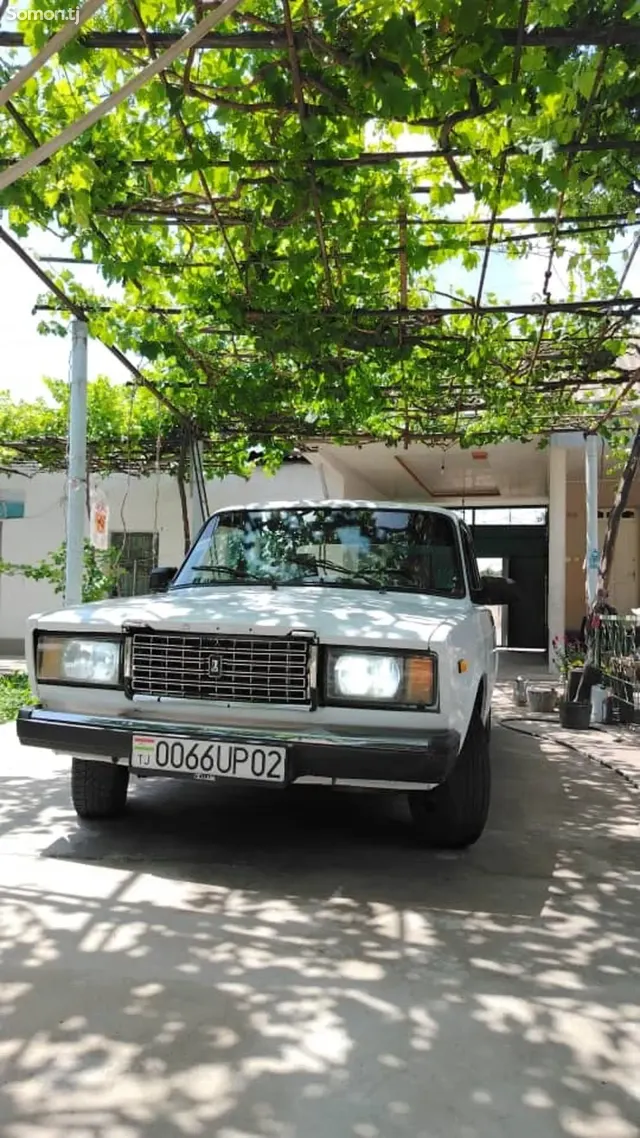 Lada (ВАЗ) 2107 2000 · 1.3 MT