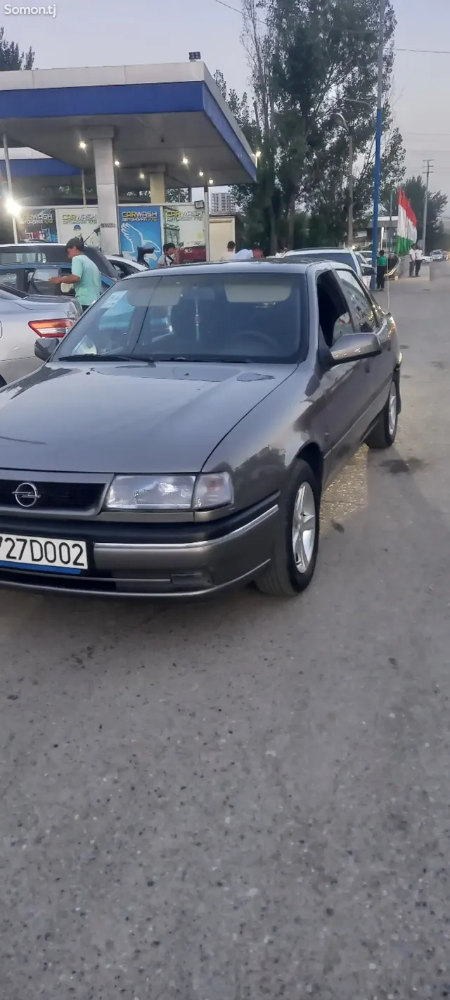 Opel Vectra A 1992 · 1.6 MT