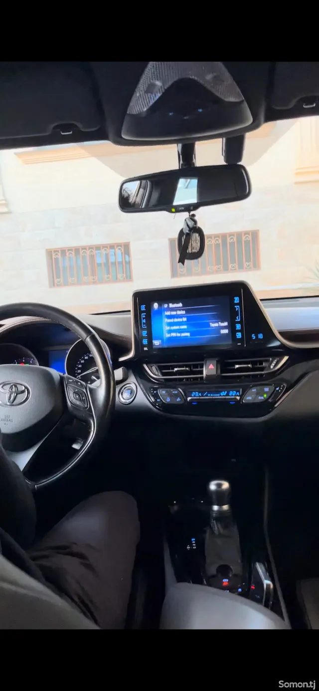 Toyota C-HR 2017 · 1.2 AT