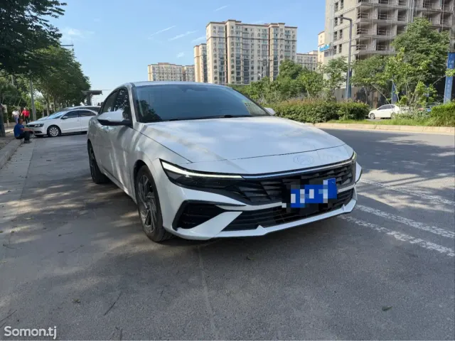 Hyundai Elantra 2024 · 1.5 CVT