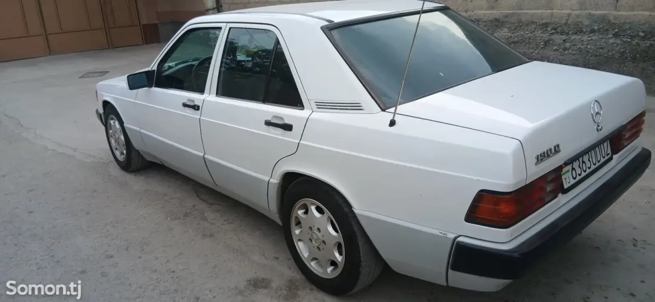 Mercedes-Benz W201 1991 · 2.0 AT