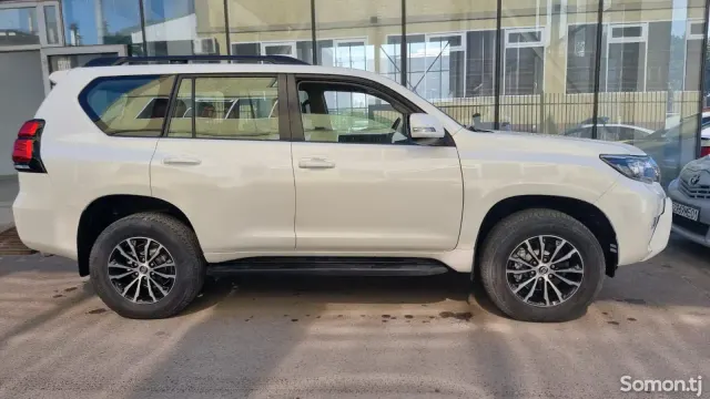 Toyota Land Cruiser Prado 2015 · 4.0 AT