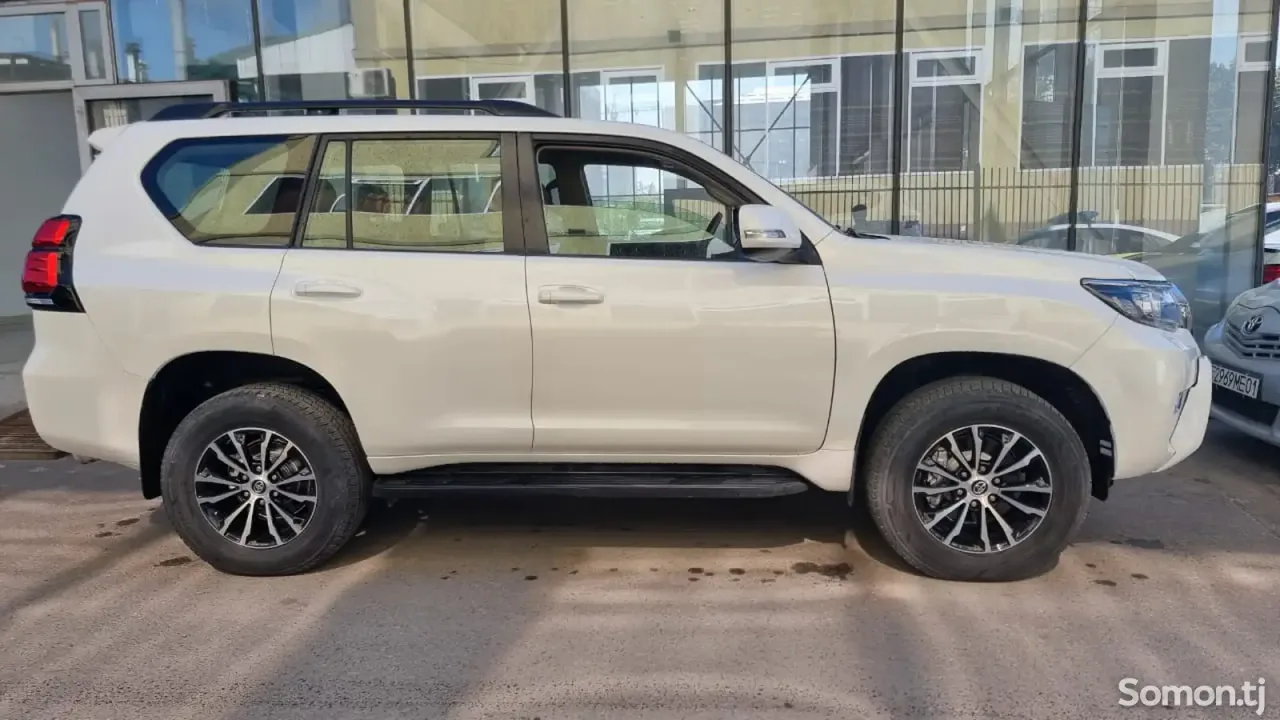 Toyota Land Cruiser Prado 2015 · 4.0 AT