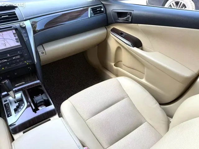 Toyota Camry 2016 · AT