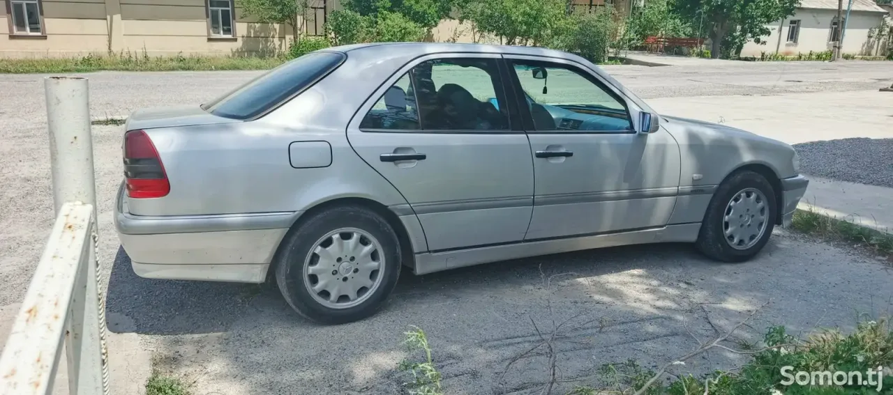 Mercedes-Benz C class 2000 · 1.8 MT