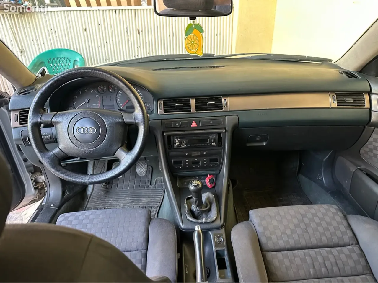 Audi A6 1998 · 2.2 MT