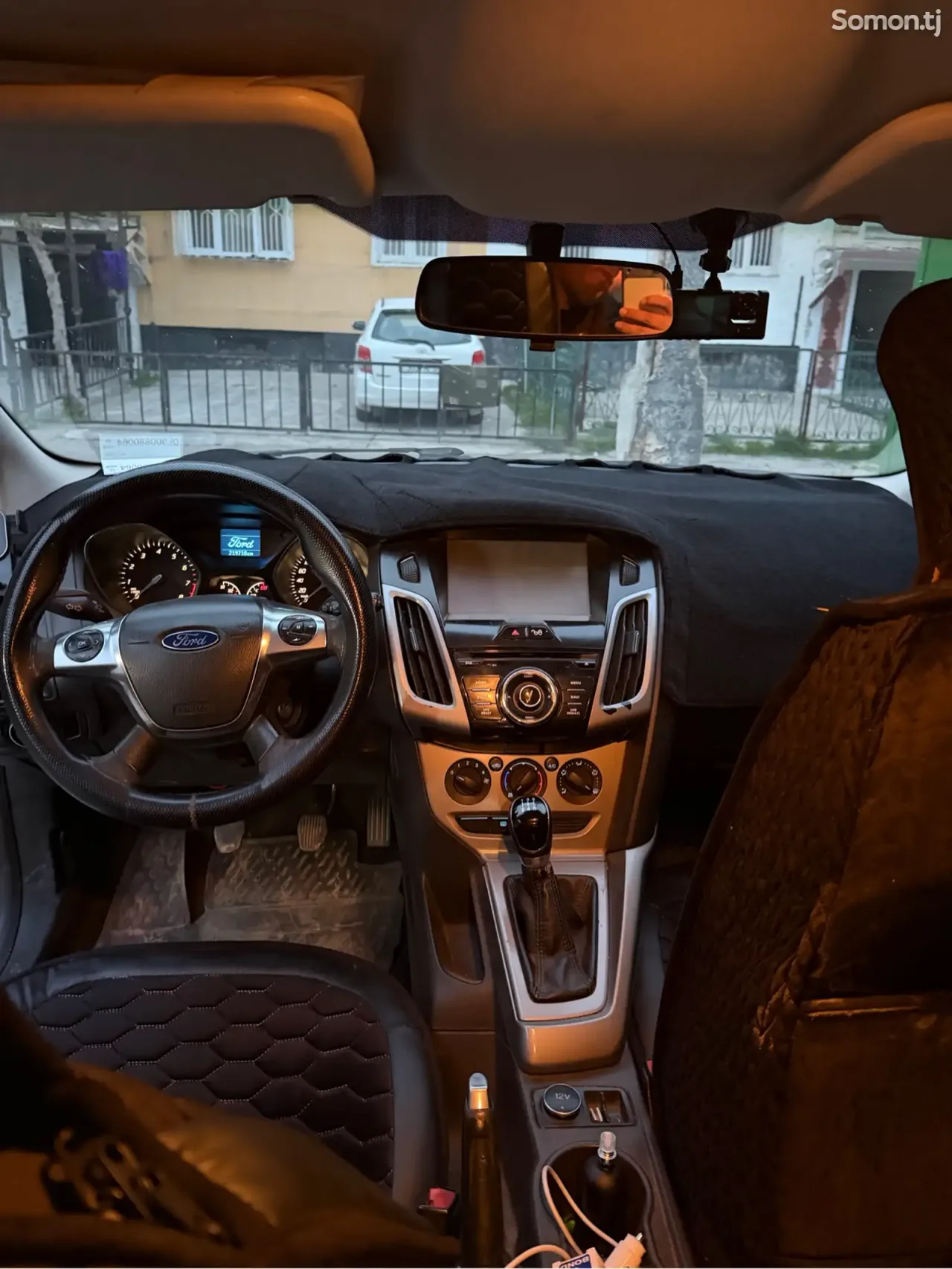 Ford Focus 2013 · 1.6 MT