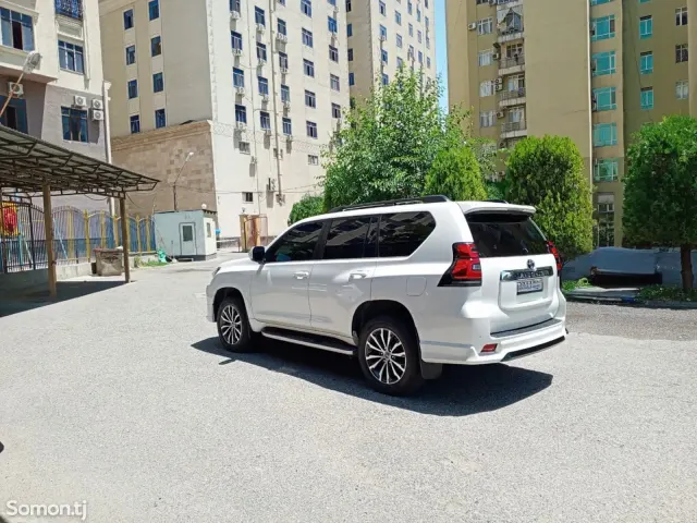 Toyota Land Cruiser Prado 2023 · 3.0 AT