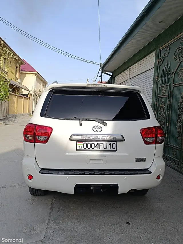 Toyota Sequoia 2014 · 5.7 AT