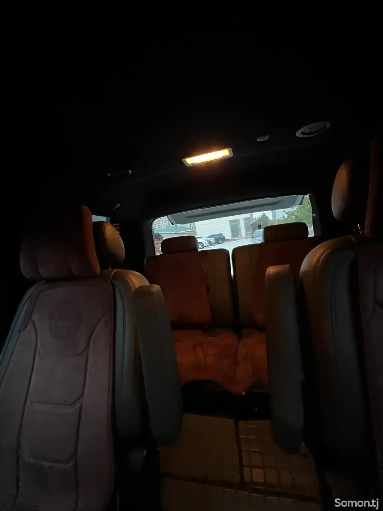 Toyota Land Cruiser 2011 · 5.3 AT
