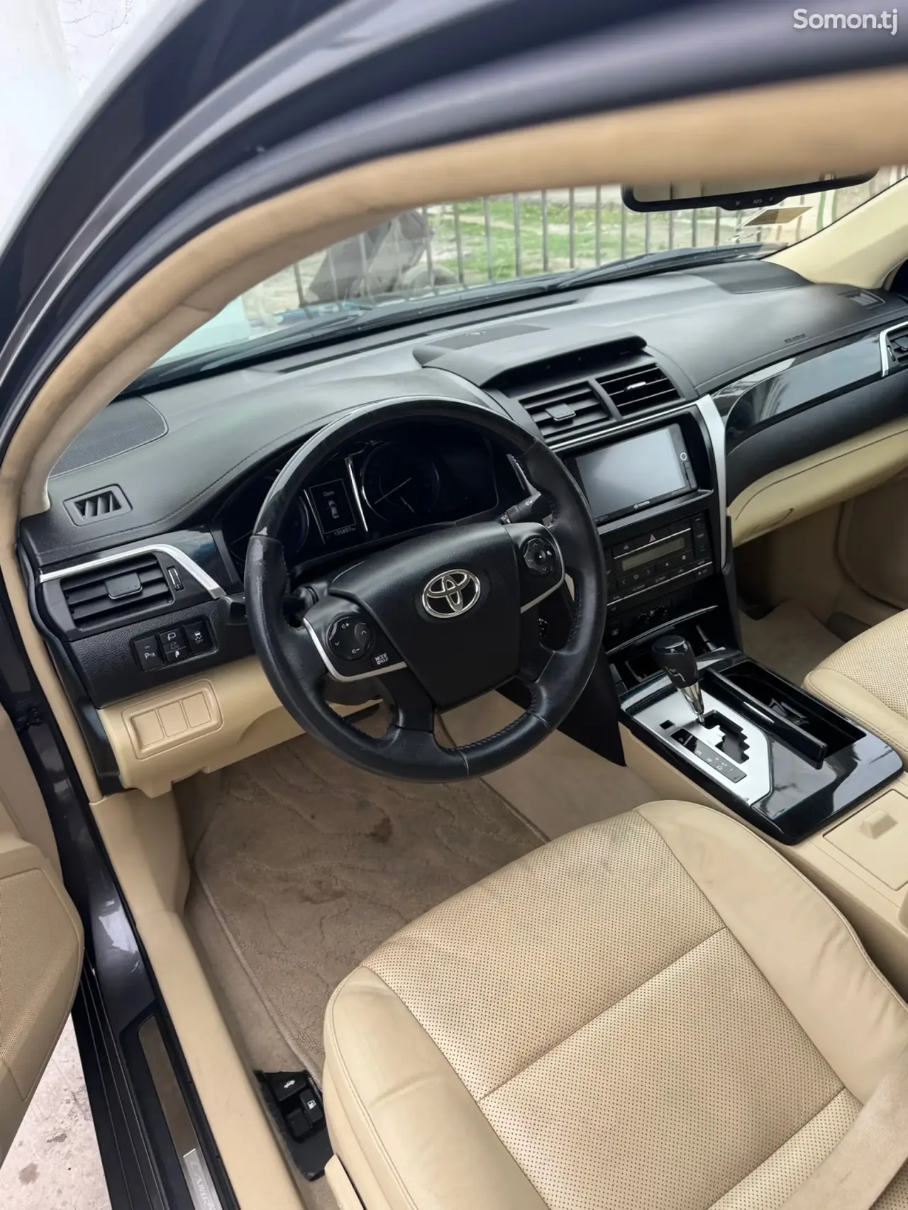 Toyota Camry 2015 · 2.5 AT