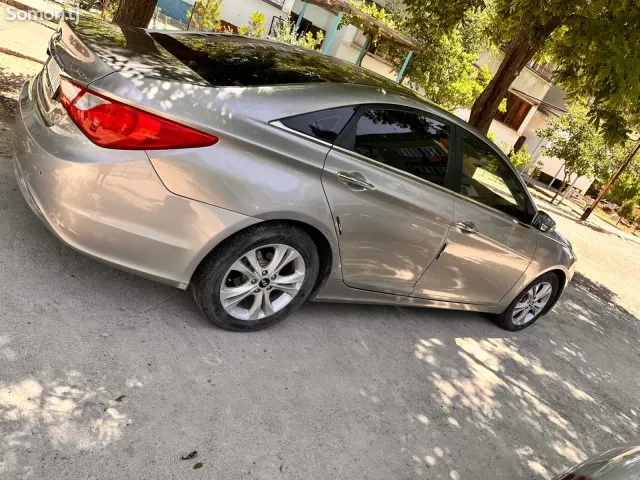 Hyundai Elantra 2010 · 2.0 AT