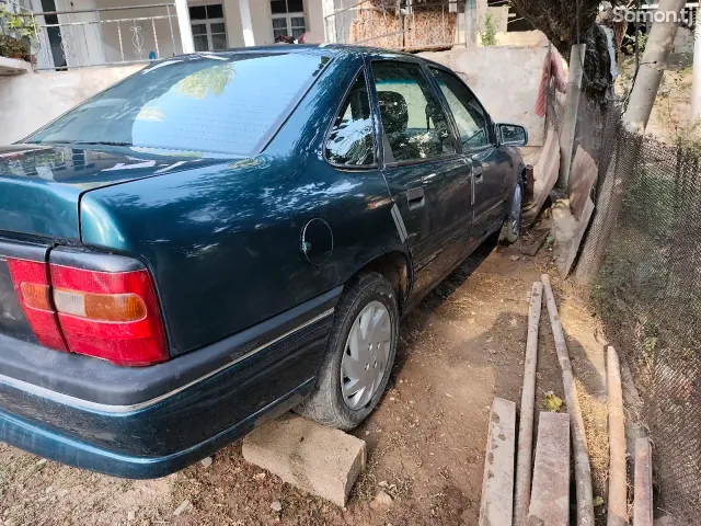 Opel Vectra A 1995 · 1.6 MT