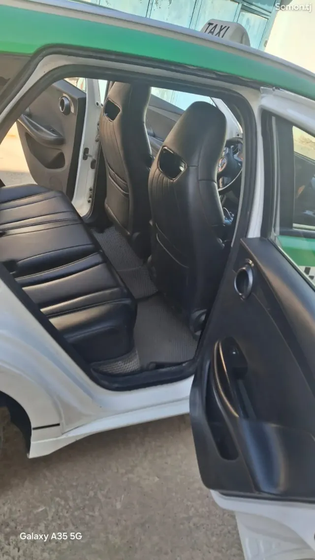 BYD E2 2023 · 1.6 AT