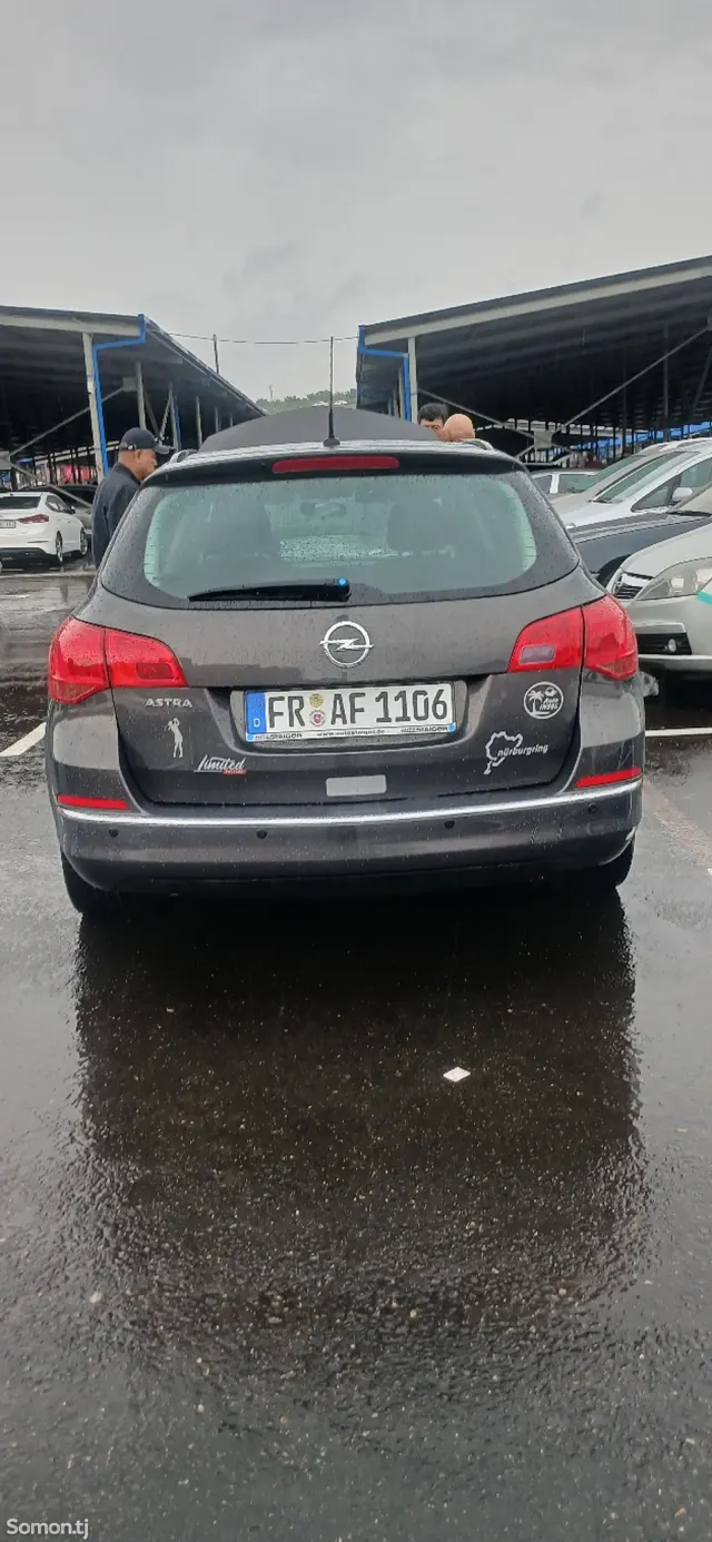 Opel Astra J 2015 · 1.6 MT