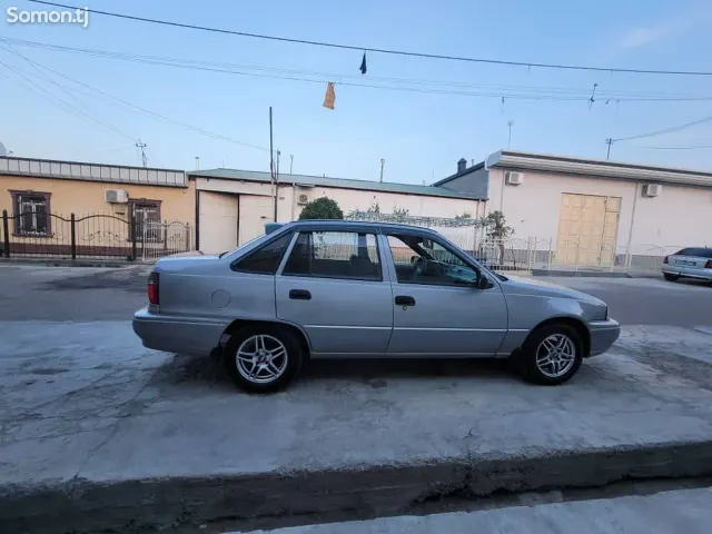 Daewoo Nexia 1995 · 1.6 MT